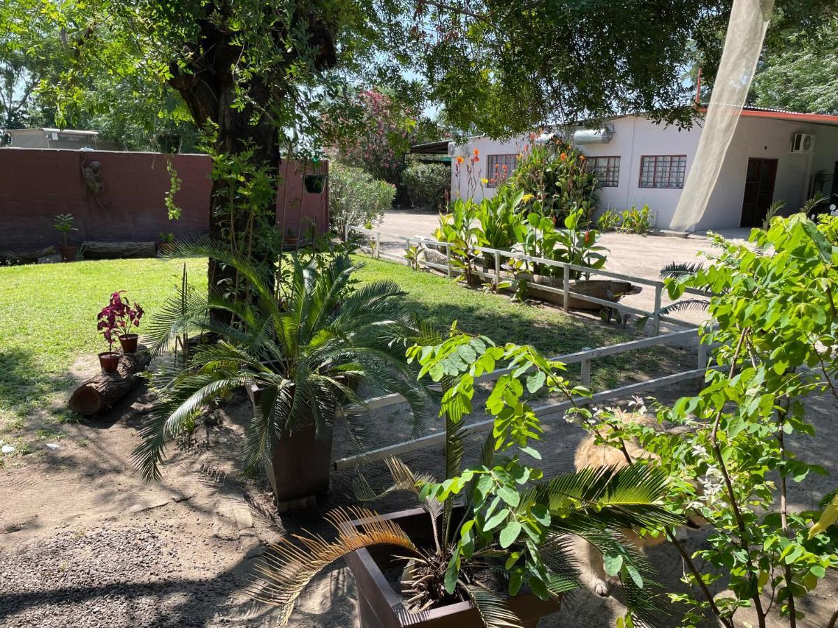 Kololo Guesthouse Katima Mulilo Buitenkant foto