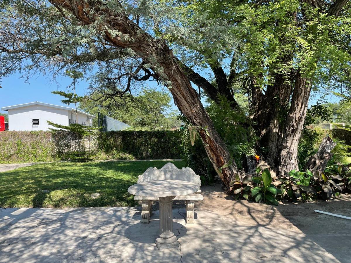 Kololo Guesthouse Katima Mulilo Buitenkant foto